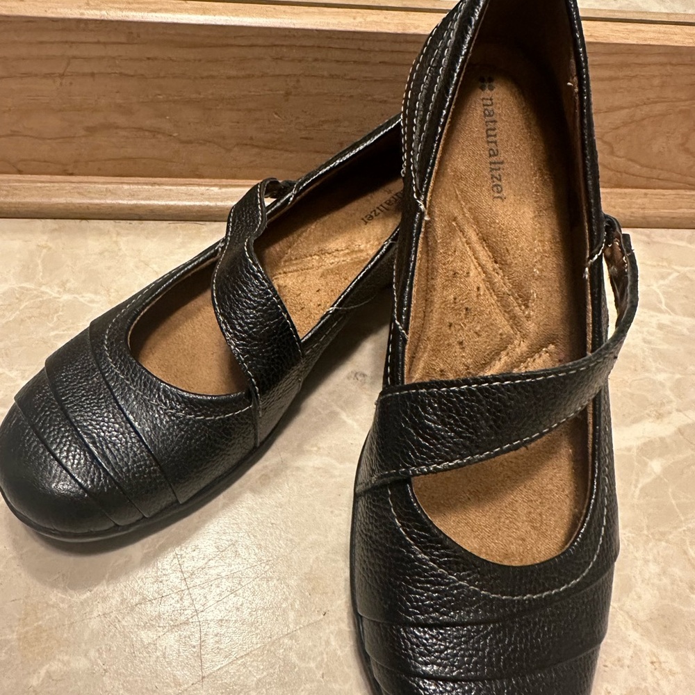Naturalizer Black Textured Flats